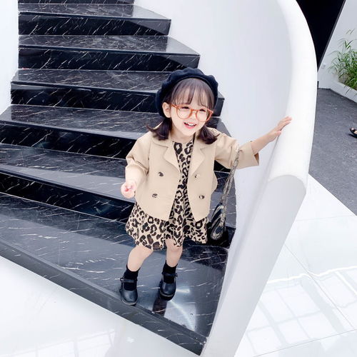 女童韩版宽松牛仔衣外套2020春季新款童装玫瑰绣花中小童牛仔服潮