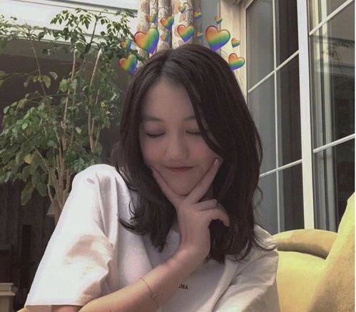 李嫣与王菲出行,她戴的墨镜却成为焦点,网友不愧是时尚博主