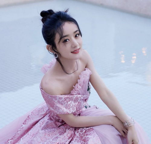 赵丽颖虽然出身农村,但是进入娱乐圈后越来越有女王气质