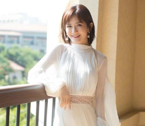 张杰终于晒娃了女儿裙子成亮点,价格被曝,网友王诗龄都输了
