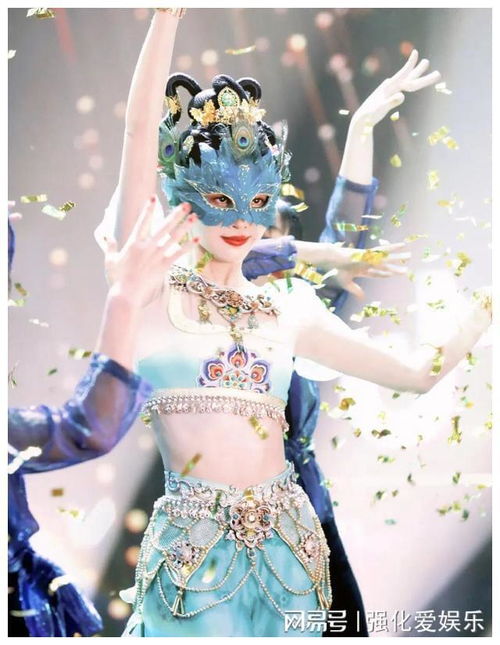 宣璐舞姿好美,仙气十足,随着音乐节奏翩翩起舞,宛如嫦娥