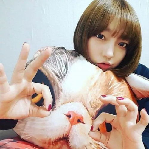 短发女生头像