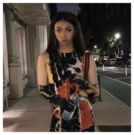 18岁儿子穿女装,伊能静庾澄庆不反对,鼓励孩子做自己