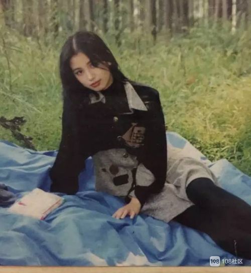 翻开爸妈的老照片,被满满的颜值闪瞎我们这一代真的长丑了...