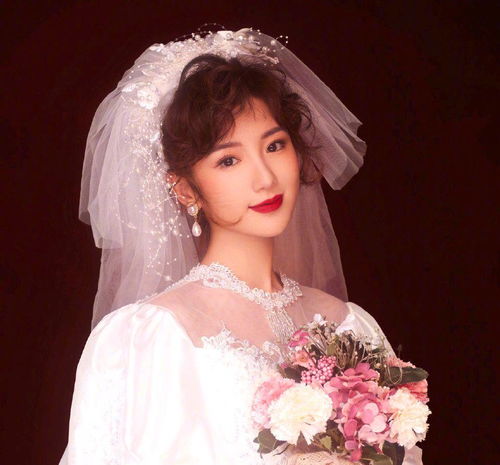毛晓彤为三丽拍婚纱照,复古港风气质尽显,网友天仙下凡