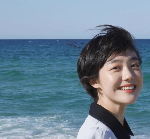 韩版小美好女主不及沈月美清新原生脸甜美耐看,穿着时髦魅力大