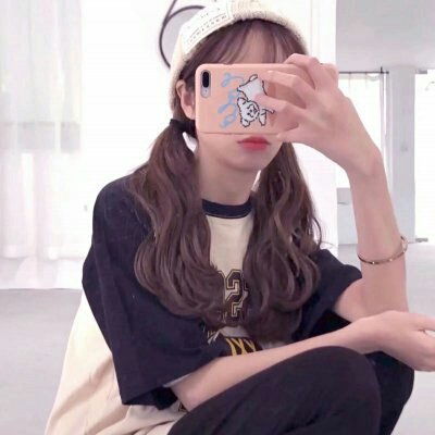 手机挡脸女生头像