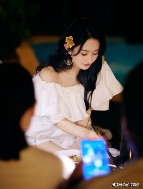 赵丽颖离婚后变吃货,穿公主裙撸串儿无包袱,可爱又接地气