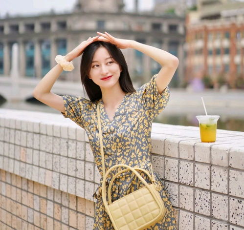 怎么打扮才能变成温柔女孩合理搭配半身裙,轻松呈现温柔气质