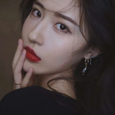 短发女生头像