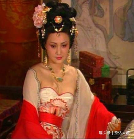 最美杨贵妃林芳兵22岁嫁音乐才子,56岁和儿子像姐弟