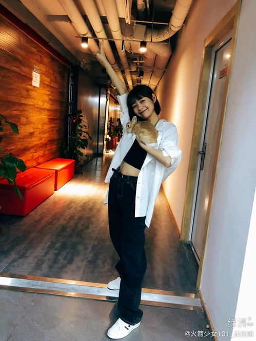小美女明星火箭少女101段奥娟的图集