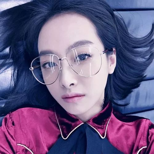 短发戴眼镜女生微信头像赵丽颖