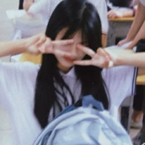 甜系女生头像时而情绪崩溃时而自愈