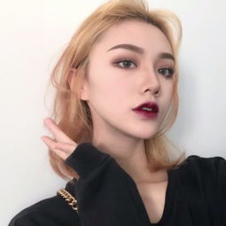 欧美范金发粉妆美人