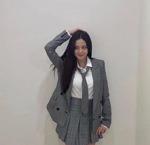 她曾在yg演唱会被sm看中,如今穿名媛风小黑裙太圈粉,成人间扳手