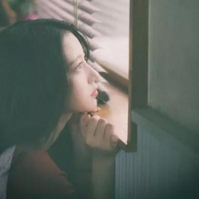 一见钟情的句子雷霆乍惊初见你那一瞬,脑里已经与你过完了一生