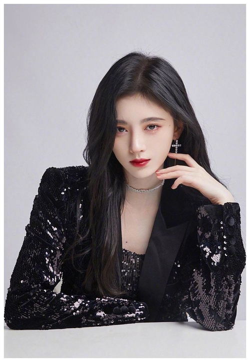 鞠婧祎不愧是四千年美女,无论是御姐风高冷,还是甜美风都能驾驭