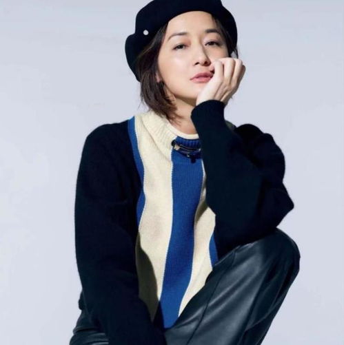 成熟女人自然搭配展现高级感,50也能通过基础款美得与众不同