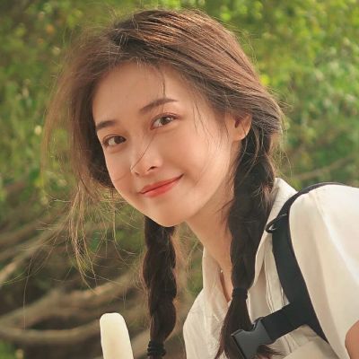 清新绿色森系女生头像真人图片