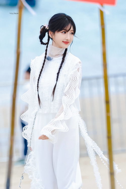 毛晓彤撑水母伞少女感满满轻灵甜美仙气飘飘