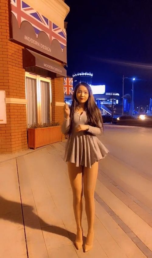 微胖美女的连衣裙,尽显完美身材,堪称高冷范的女神