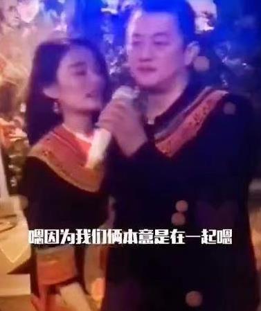 49岁李亚鹏终于遇到真爱换女友比王菲忙,小19岁新女友更惊艳