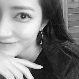 黑白女生头像高冷霸气2018精选用更好的方式去谈论爱情