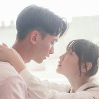 情侣头像真人两个人在一张照片里