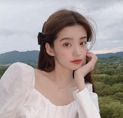 ins敲温柔女生头像