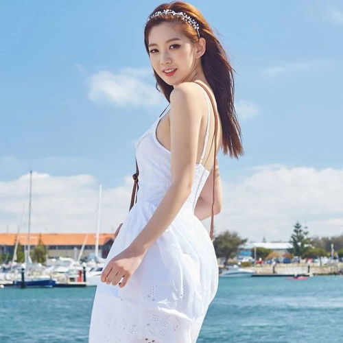 气质美女如花似玉,优雅闲适