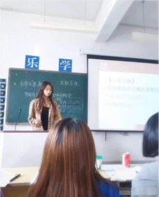 抖音20岁女教师火了,竟是因为不穿裤子,网友不要下课