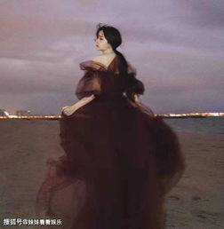 关晓彤欧阳娜娜同框走红毯,一个像公主,一个却像丫鬟