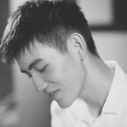 qq头像颓废男生无字黑白喜闻乐见的生活