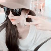 带墨镜的超拽女生qq头像醒时方觉梦寒心