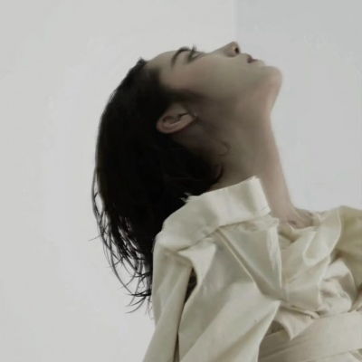 好看女生伤感网红个性头像爱情就是一次又一次的爱上同一个人