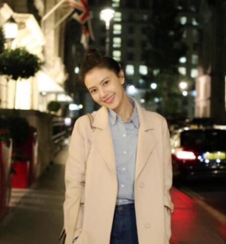 高圆圆丸子头现身满满少女气息人美气质好