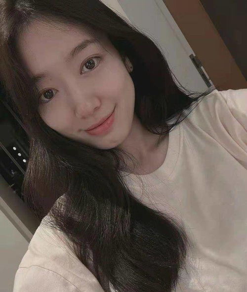 朴信惠晒素颜照,皮肤白嫩似少女,素颜状态超级好