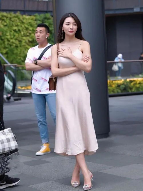 海风吊带裙,飘逸的感觉充满活力,让美丽与可爱变成现实