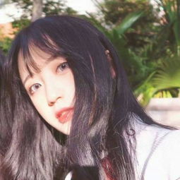 可爱俏皮的萌系女生闺蜜头像两张一般是现实一半是梦想
