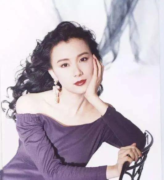 古龙剧女主现状,49岁的俞飞鸿活成女神,沉寂已久的杨雪复出了