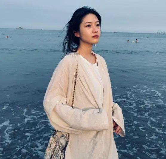 欧阳娜娜翟子路欧阳娜娜安雨恋情曝光两人亲密互动网友我还停留在翟子路时期