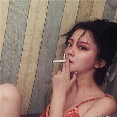 超丧女头抽烟喝酒御姐伤感qq头像