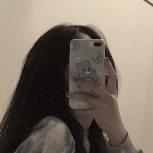 拿手机女头,自拍挡脸与人间寥寥月色,长眠一场