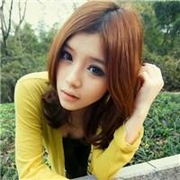 求一张可爱的穿绿色衣服黄色背景的非主流女生头像