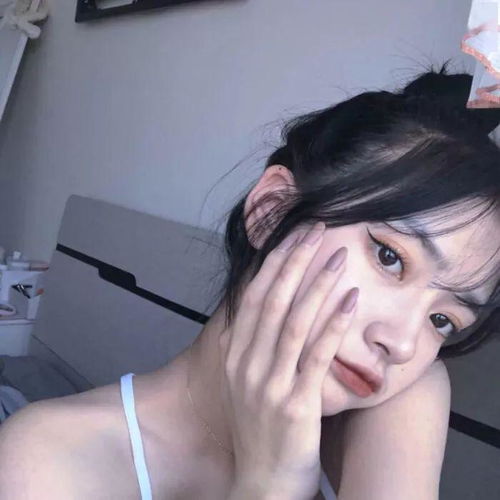 女生头像如果难过,就努力抬头望天空吧,它那么大,一定可以包容你的所有委屈