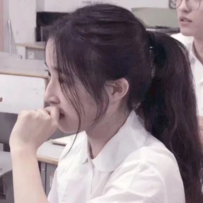 真人情侣头像两张情侣头像男女一起一人一半
