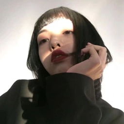 短发酷女孩头像爱我,捧你在心尖上,负我,别怪我出手像枪