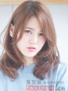 女生发型中长发卷发百搭时尚不单调