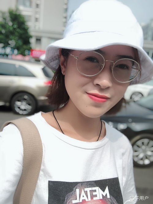 戴眼镜的女生适合哪种短发发型